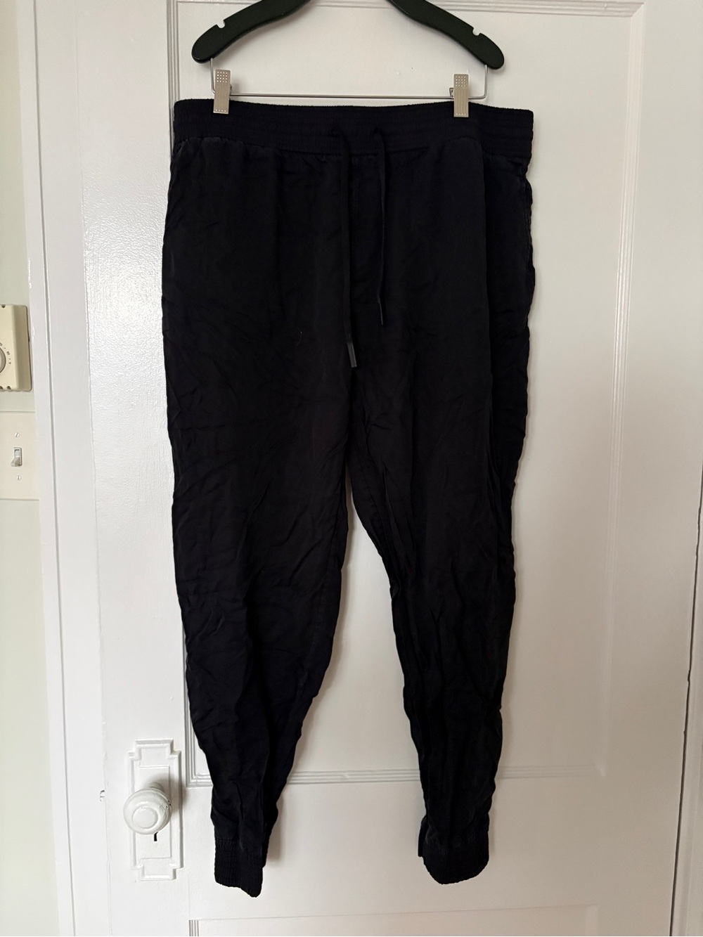 Lululemon Athletica Women's Black Jogger Pants - Lightweight Comfort
